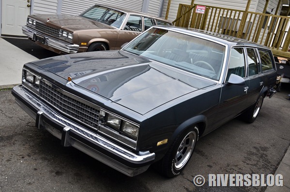 2台並べて記念撮影 82 & 83 Chevrolet Malibu Wagon 1982 1983